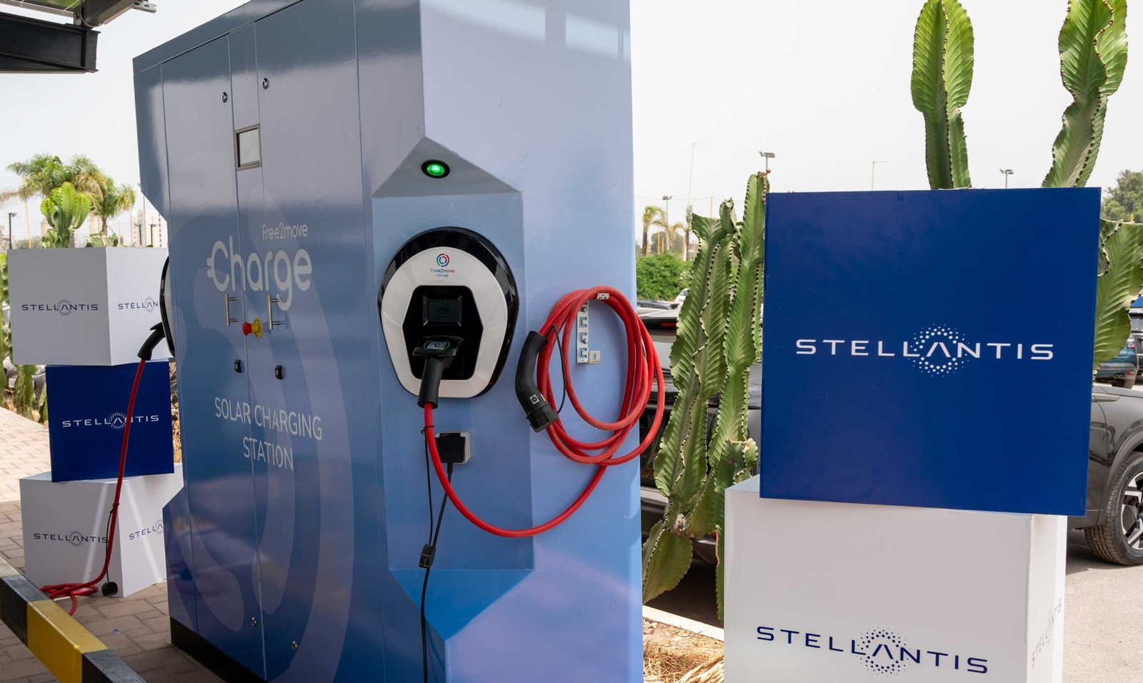 Recharge au Maroc: Stellantis lance une station solaire autonome