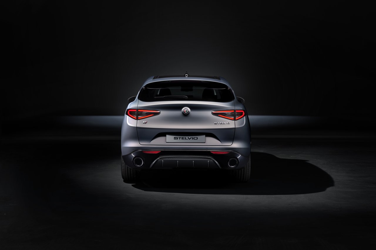 Alfa Romeo Stelvio - Miniature 2
