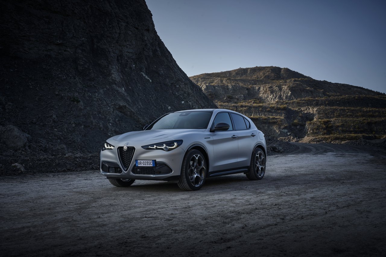 Alfa Romeo Stelvio - Miniature 3