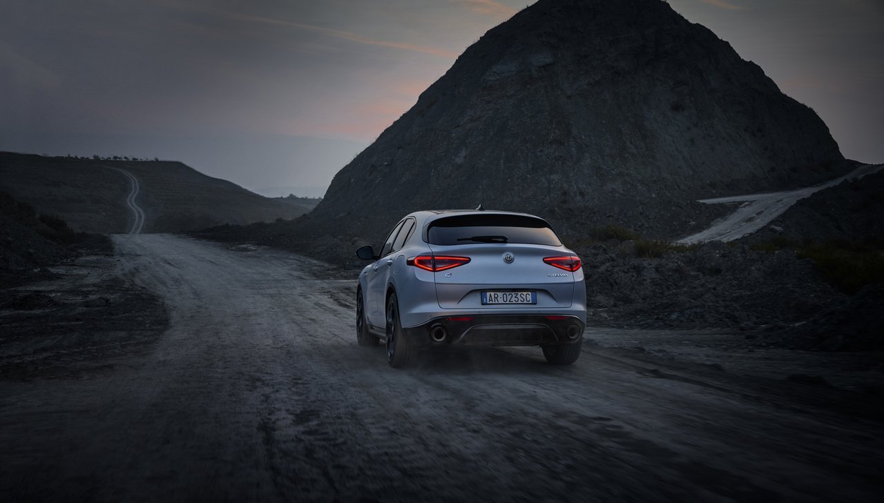 Alfa Romeo Stelvio - Miniature 4