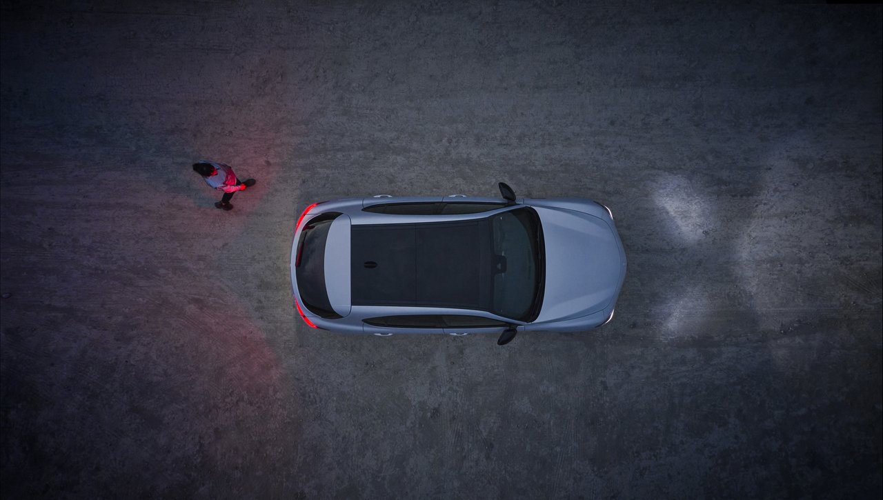 Alfa Romeo Stelvio - Miniature 5