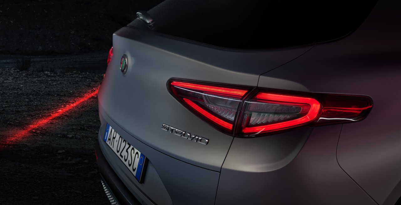 Alfa Romeo Stelvio - Miniature 7