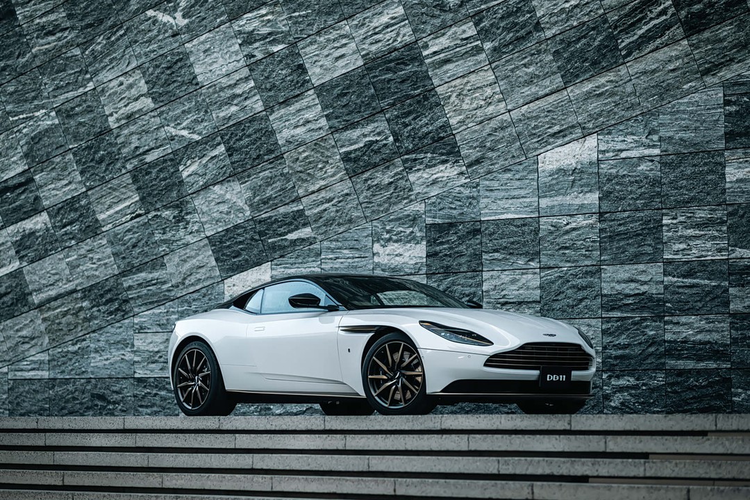 Aston Martin Db11 - Miniature 2