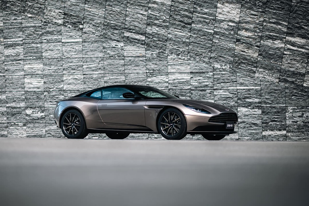 Aston Martin Db11 - Miniature 3