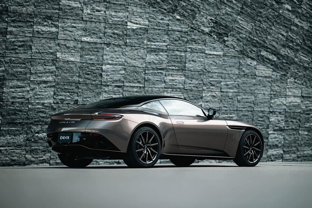Aston Martin Db11 - Miniature 5