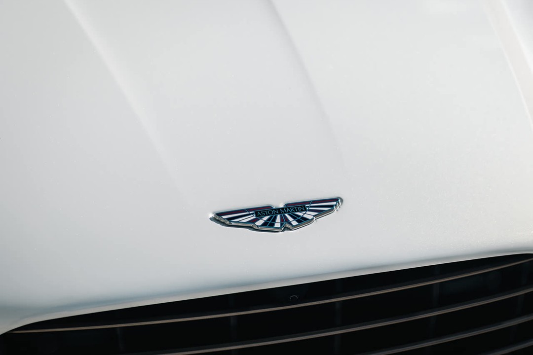 Aston Martin Db11 - Miniature 9