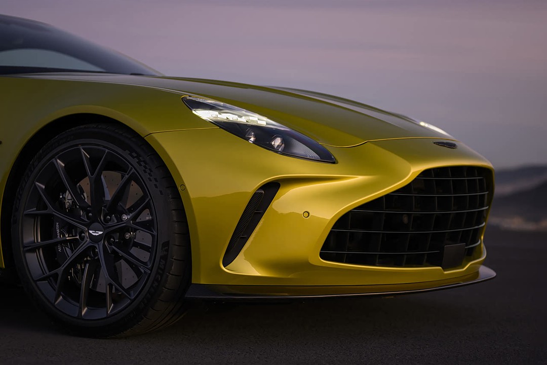 Aston Martin Vantage - Miniature 13