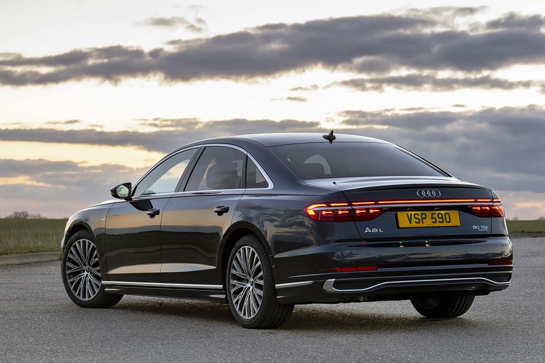 Audi A8 - Miniature 3