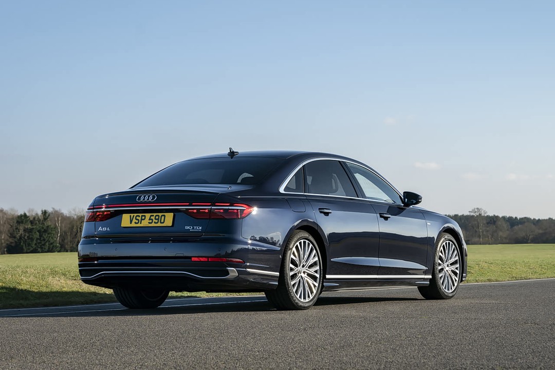 Audi A8 - Miniature 5