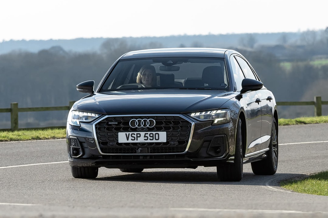 Audi A8 - Miniature 6