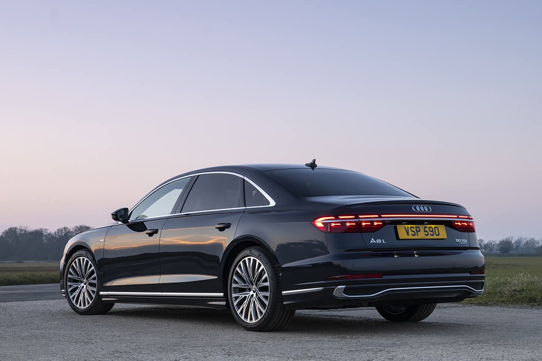 Audi A8 - Miniature 10