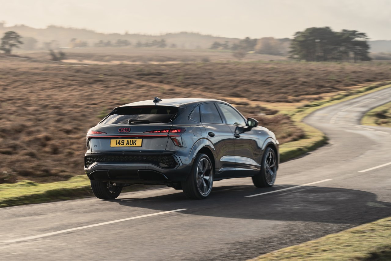 Audi Q3 Sportback - Miniature 3