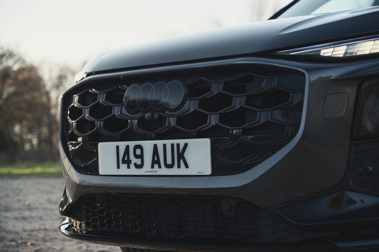 Audi Q3 Sportback - Miniature 4