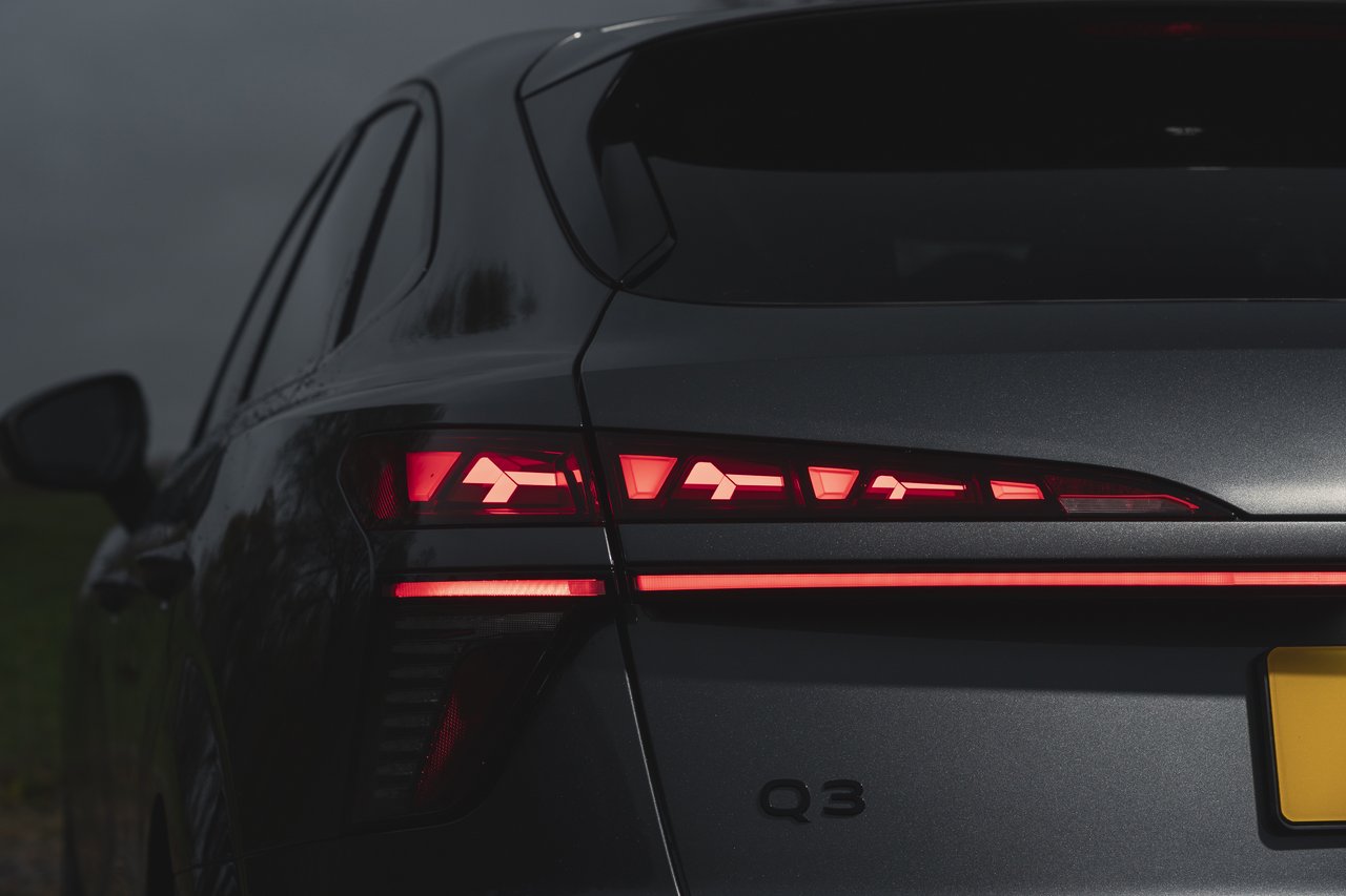 Audi Q3 Sportback - Miniature 7