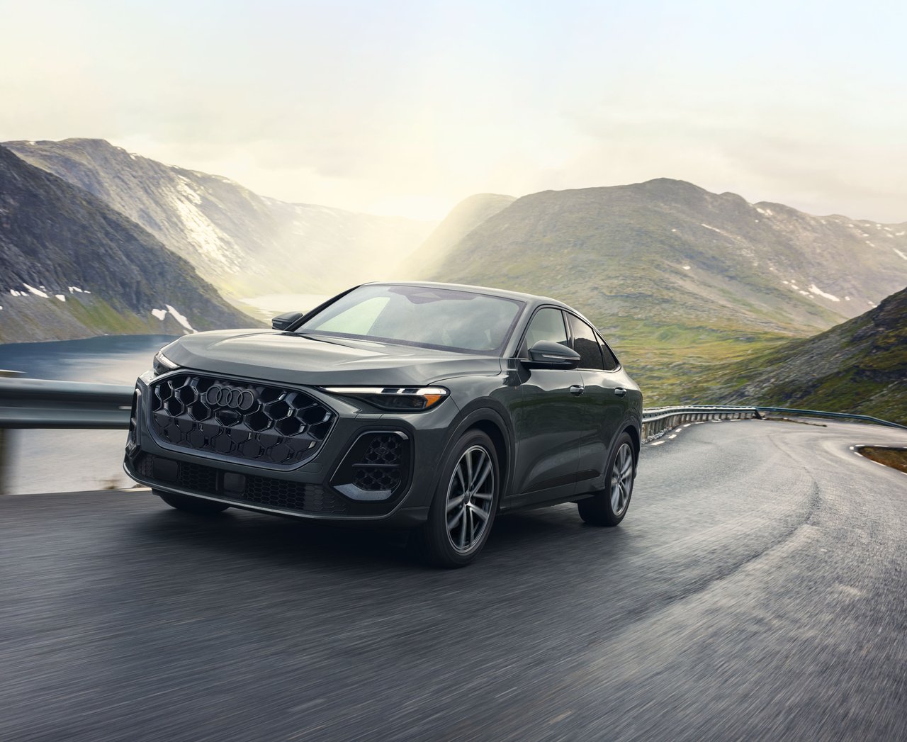 Audi Q5 Sportback - Miniature 4
