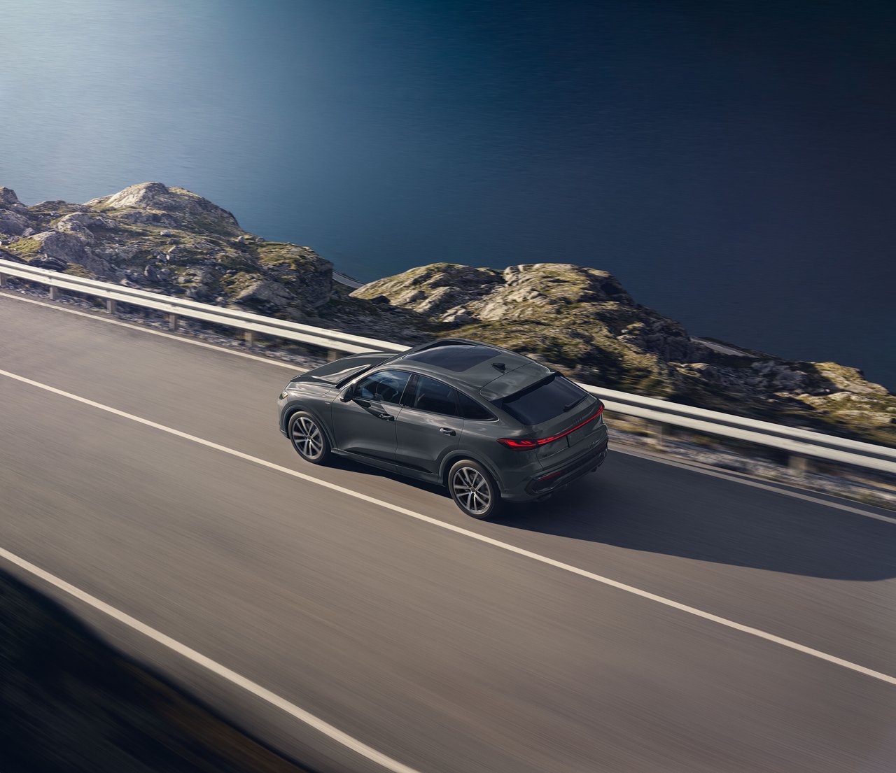 Audi Q5 Sportback - Miniature 6