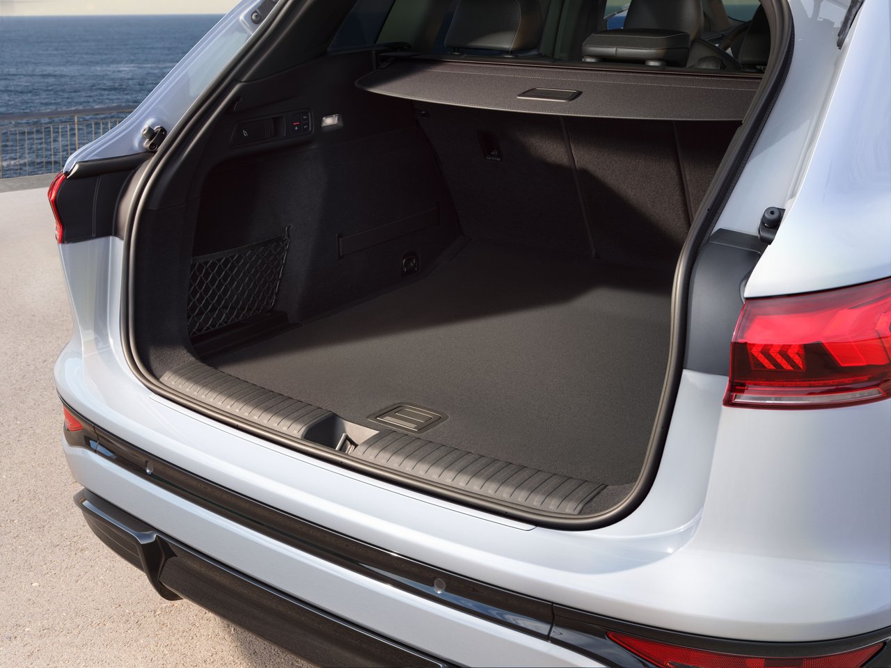 Audi Q6 e-tron - Miniature 7