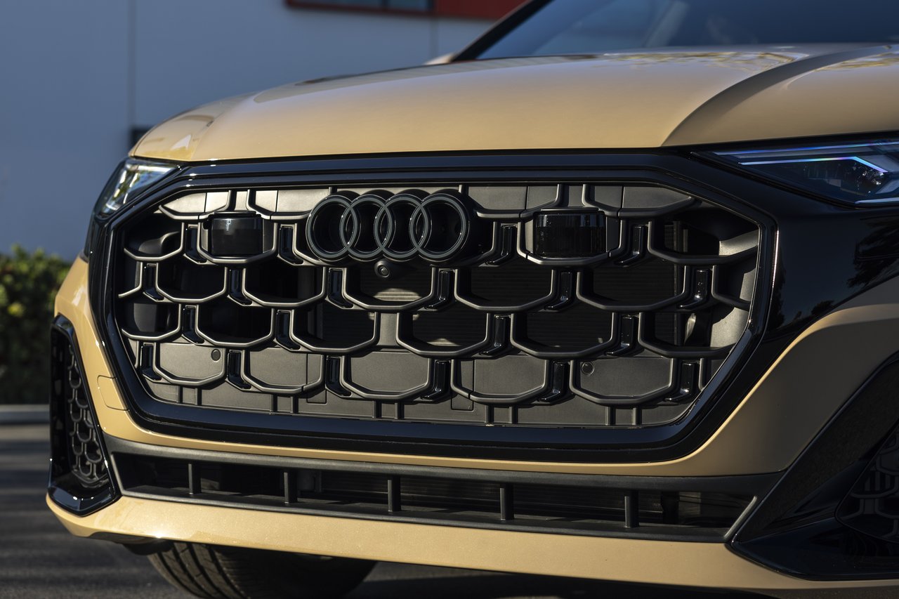 Audi Q8 PHEV - Miniature 3