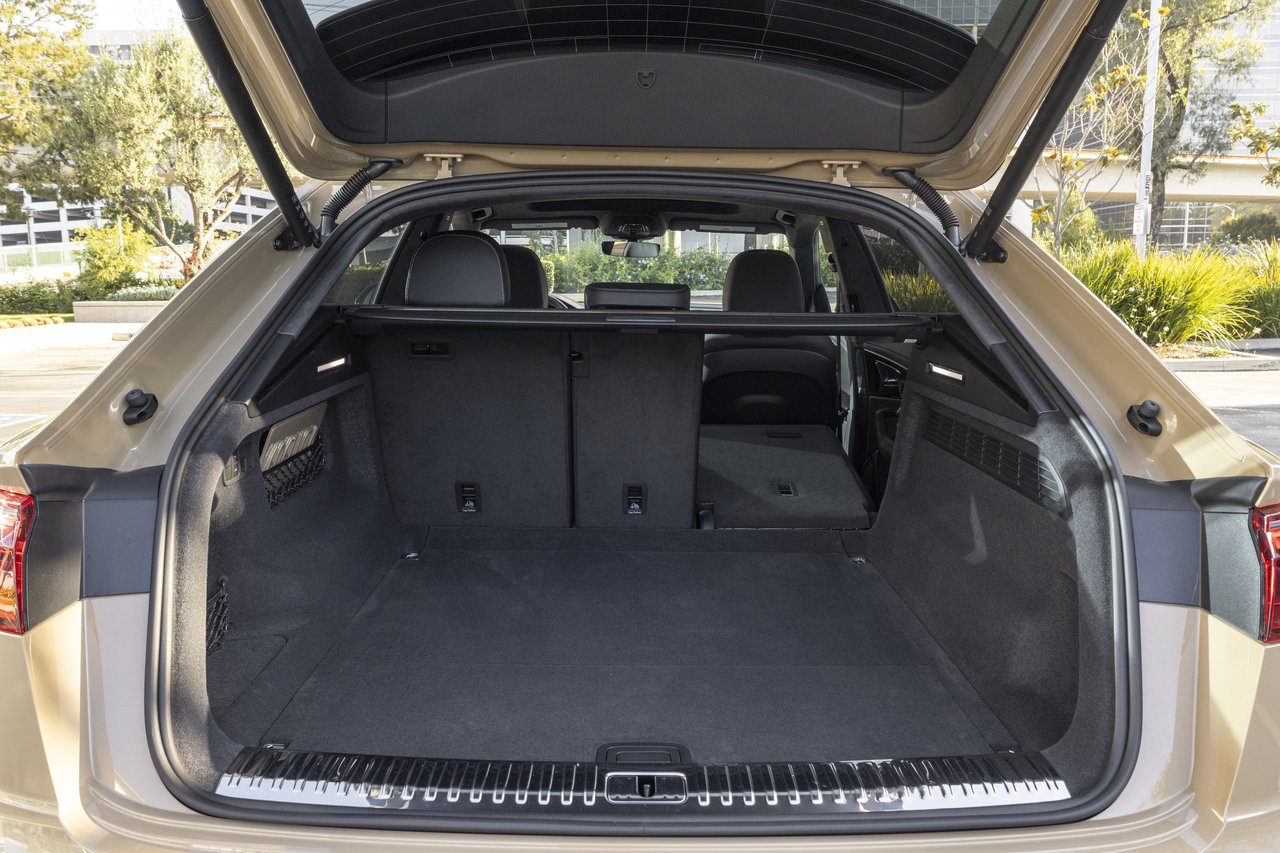 Audi Q8 PHEV - Miniature 5