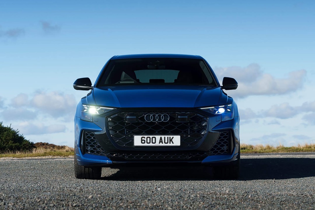 Audi RS Q8 - Miniature 2