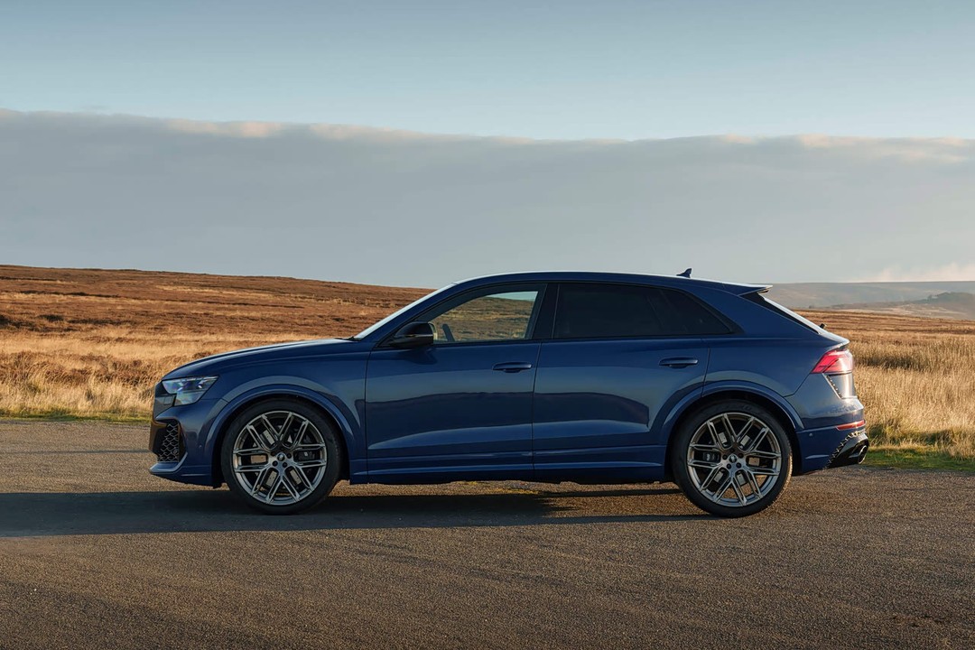 Audi RS Q8 - Miniature 3