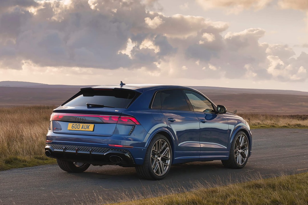 Audi RS Q8 - Miniature 5