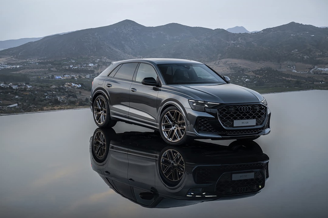 Audi RS Q8 - Miniature 12