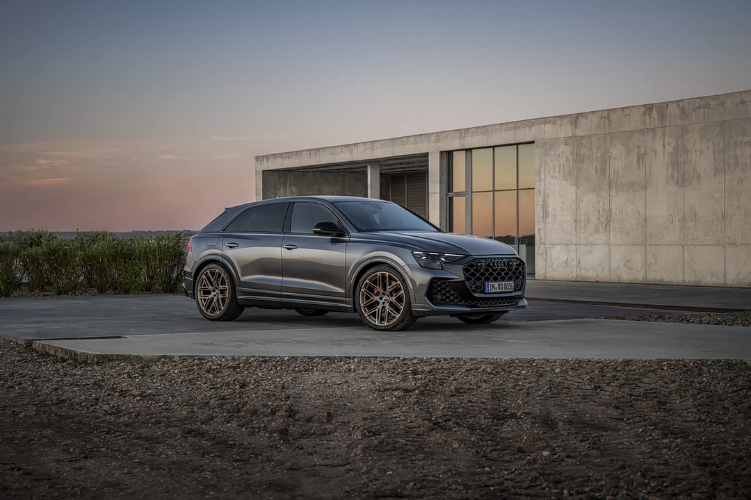 Audi RS Q8 - Miniature 13