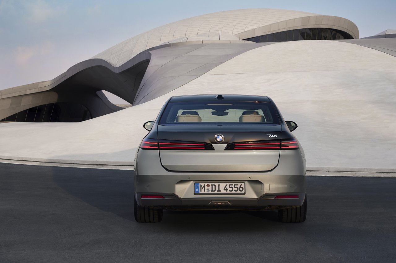 BMW Série 7 PHEV - Miniature 2
