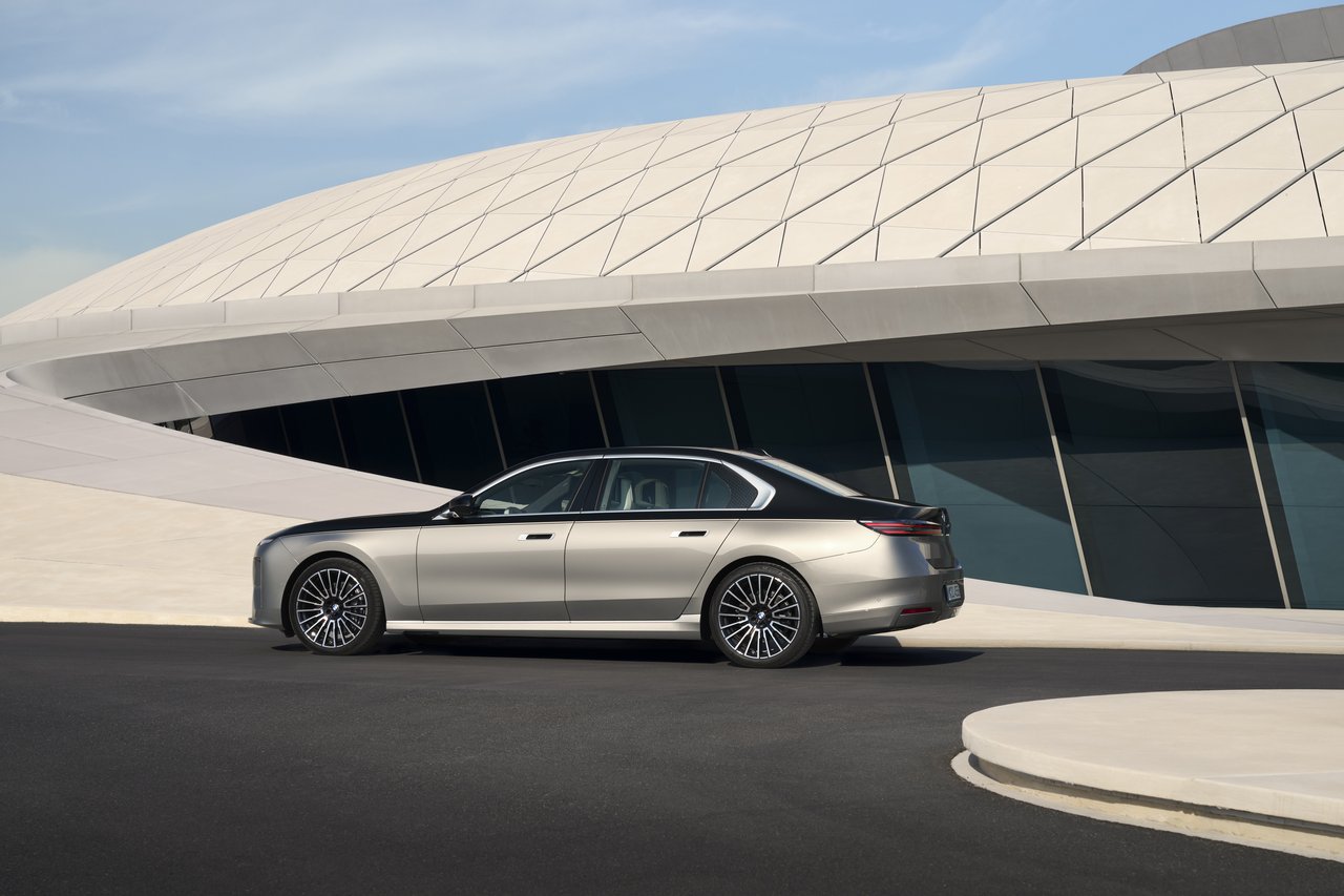 BMW Série 7 - Miniature 3