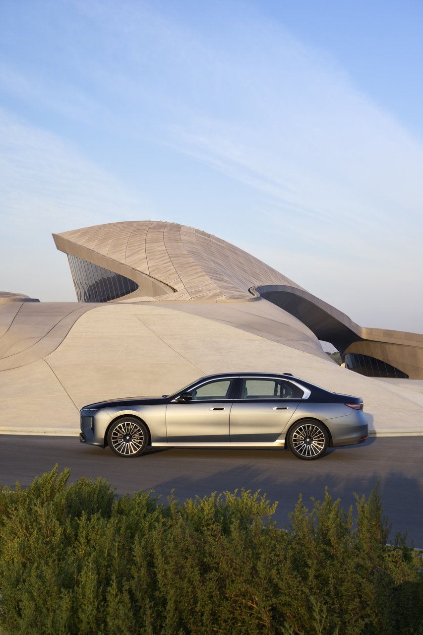 BMW Série 7 - Miniature 5