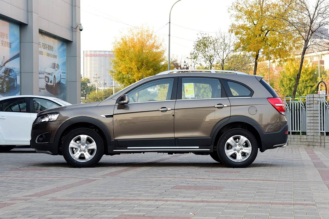 Chevrolet Captiva - Miniature 2