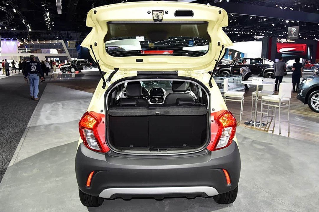 Chevrolet Spark - Miniature 3