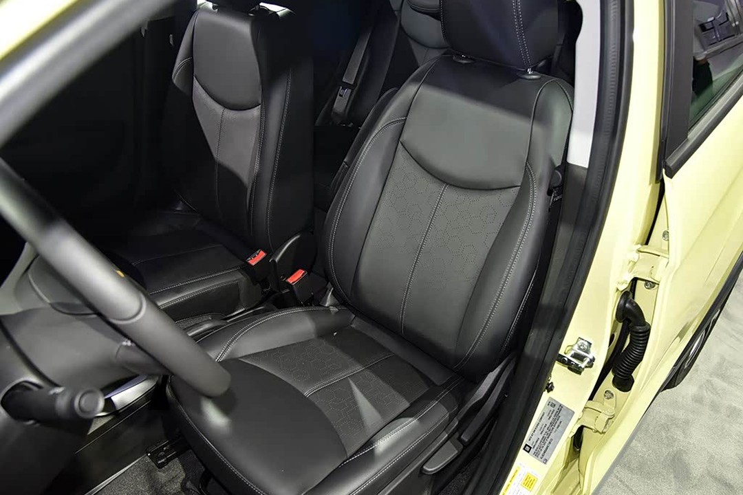 Chevrolet Spark - Miniature 7