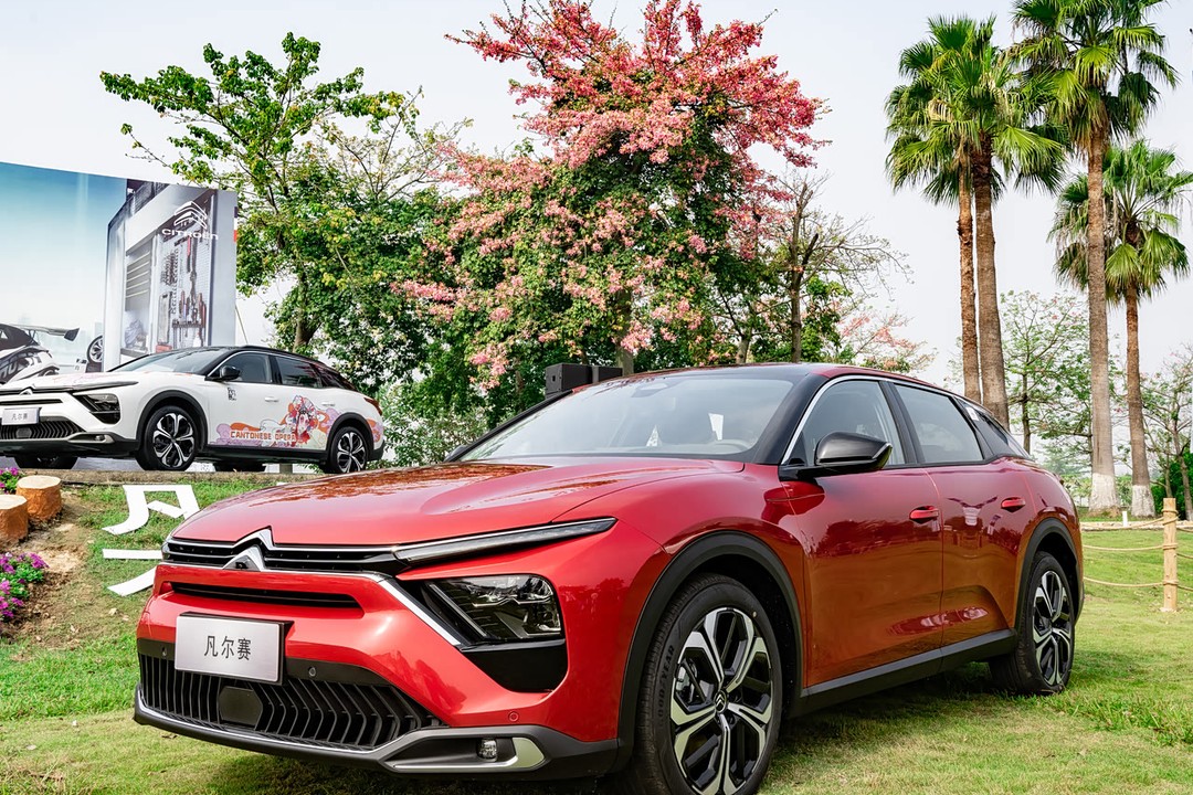 Citroën C4 X - Miniature 4