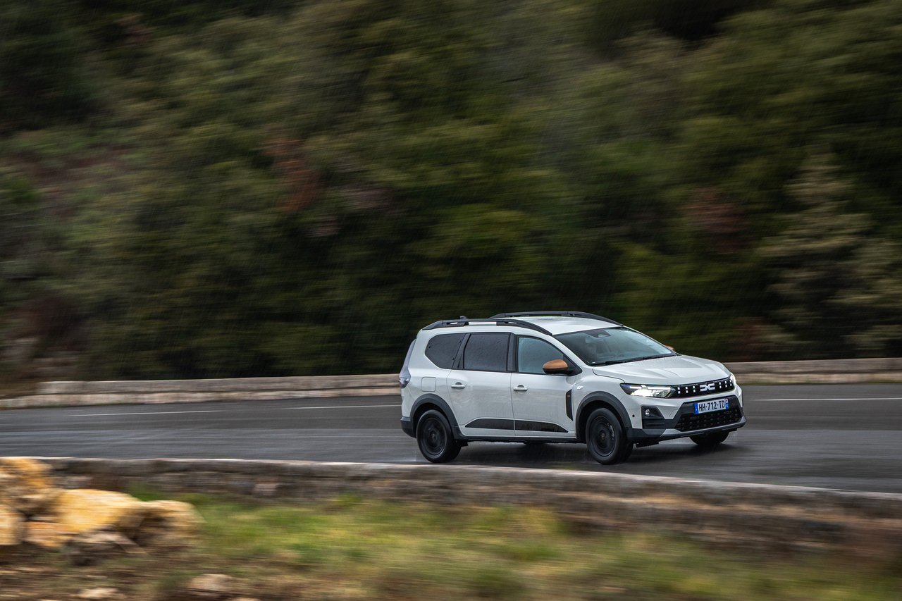 Dacia Jogger - Miniature 2