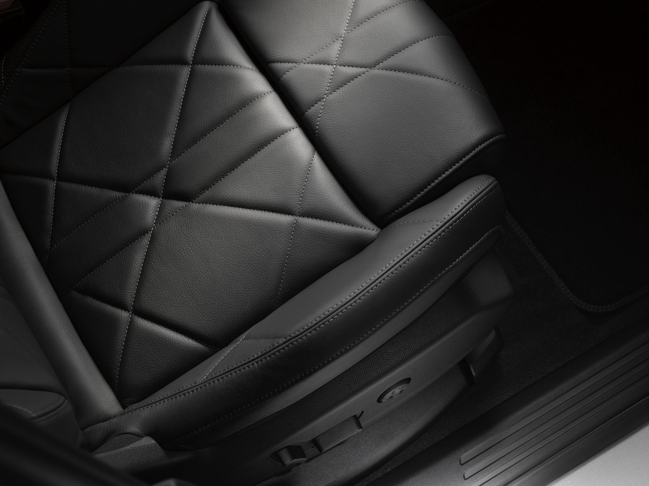 DS DS7 E-Tense - Image 1