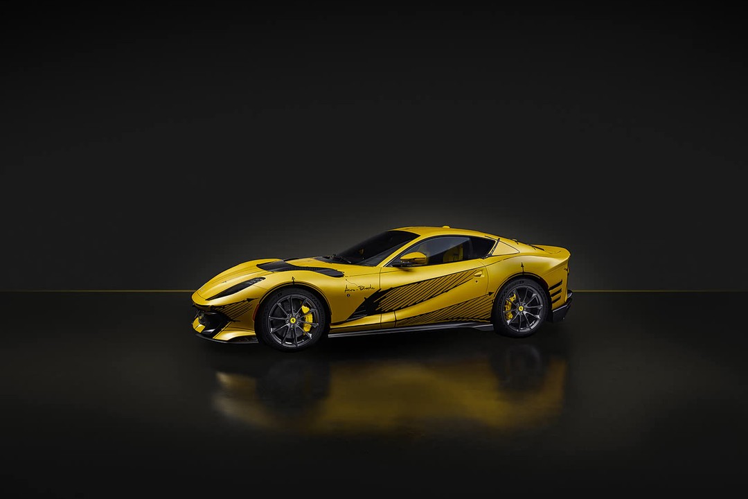 Ferrari 812 Superfast - Miniature 5