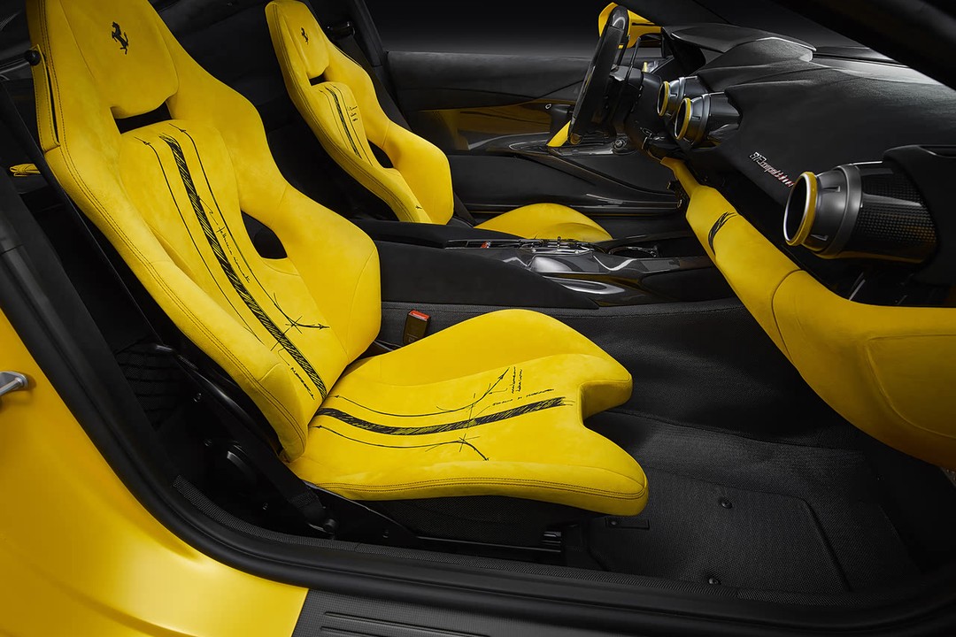 Ferrari 812 Superfast - Miniature 12
