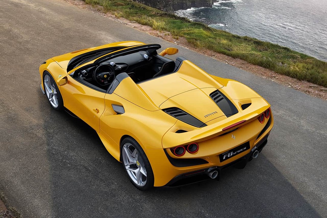 Ferrari F8 Spider - Miniature 6