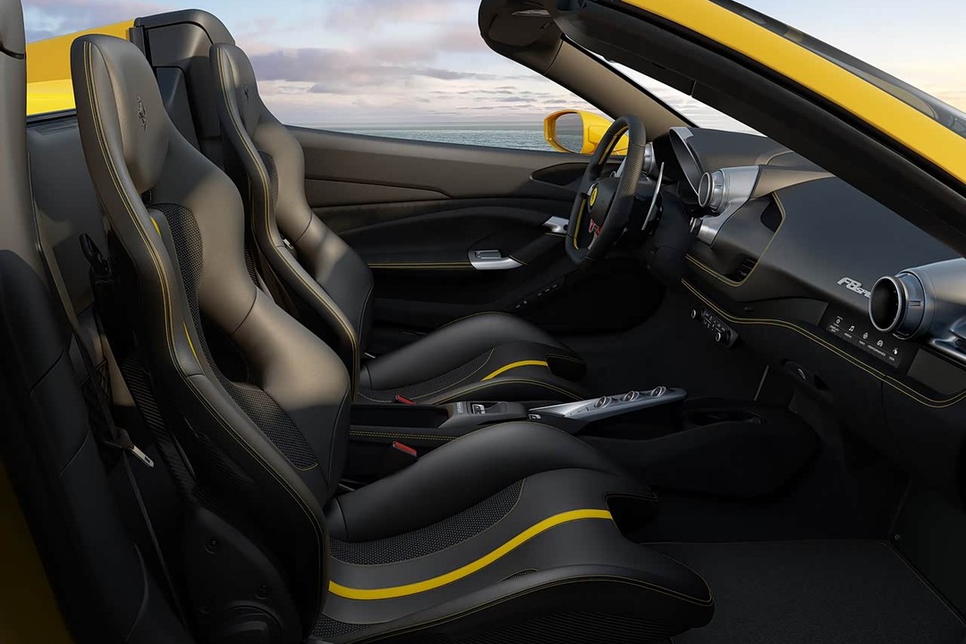 Ferrari F8 Spider - Miniature 8