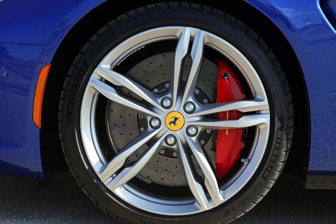 Ferrari Gtc4lusso - Miniature 10