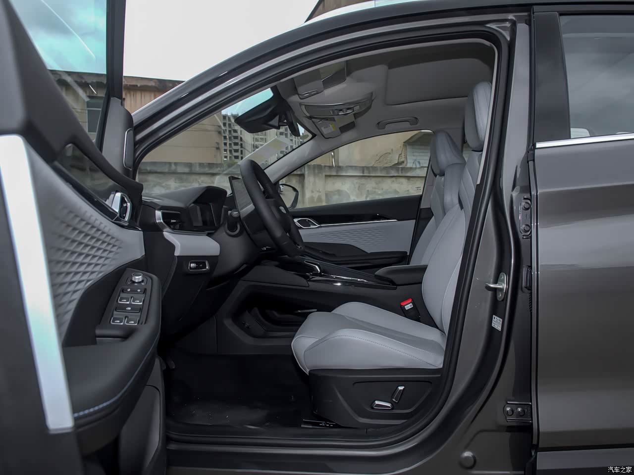 Geely Coolray - Miniature 8