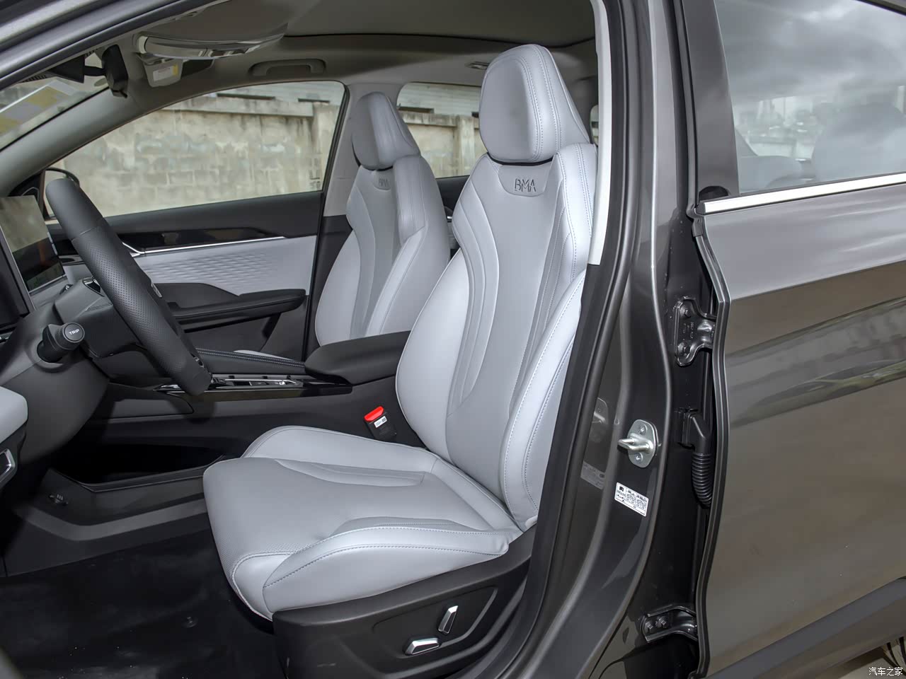 Geely Coolray - Miniature 9