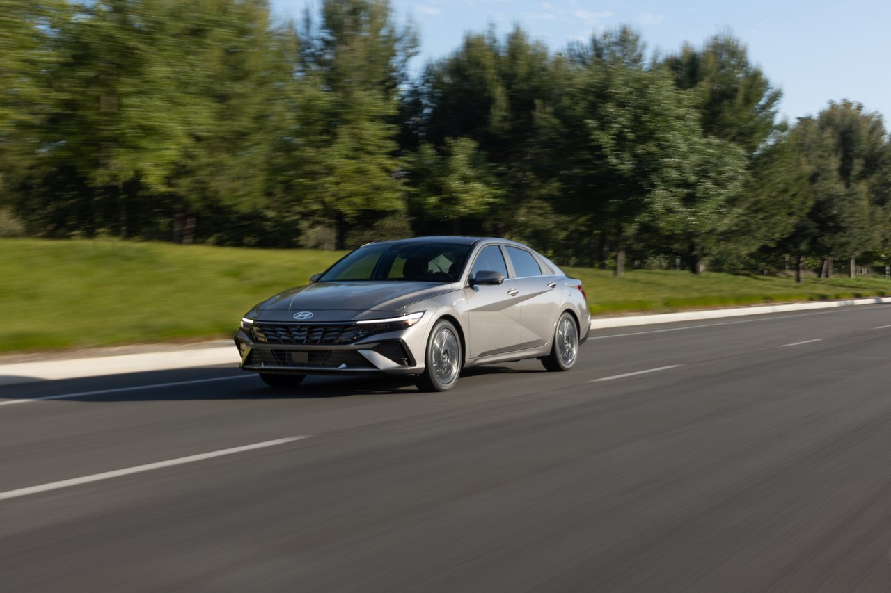 Hyundai Elantra - Miniature 2