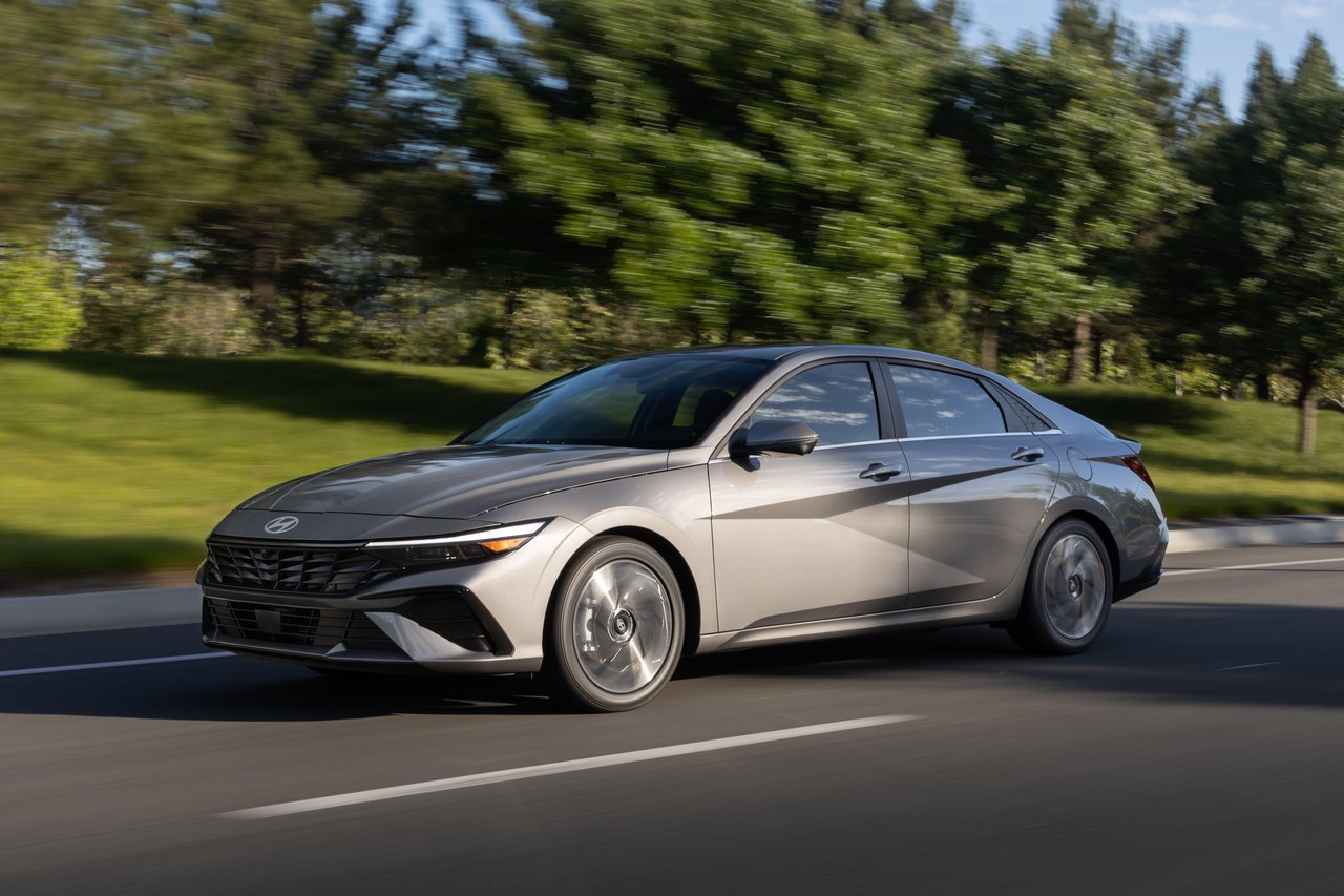 Hyundai Elantra - Miniature 4