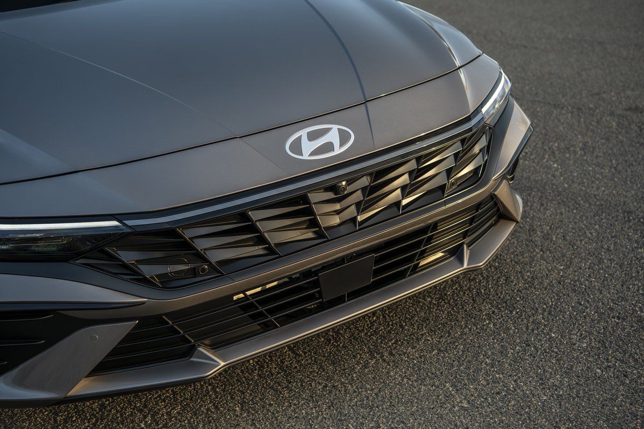 Hyundai Elantra - Miniature 6