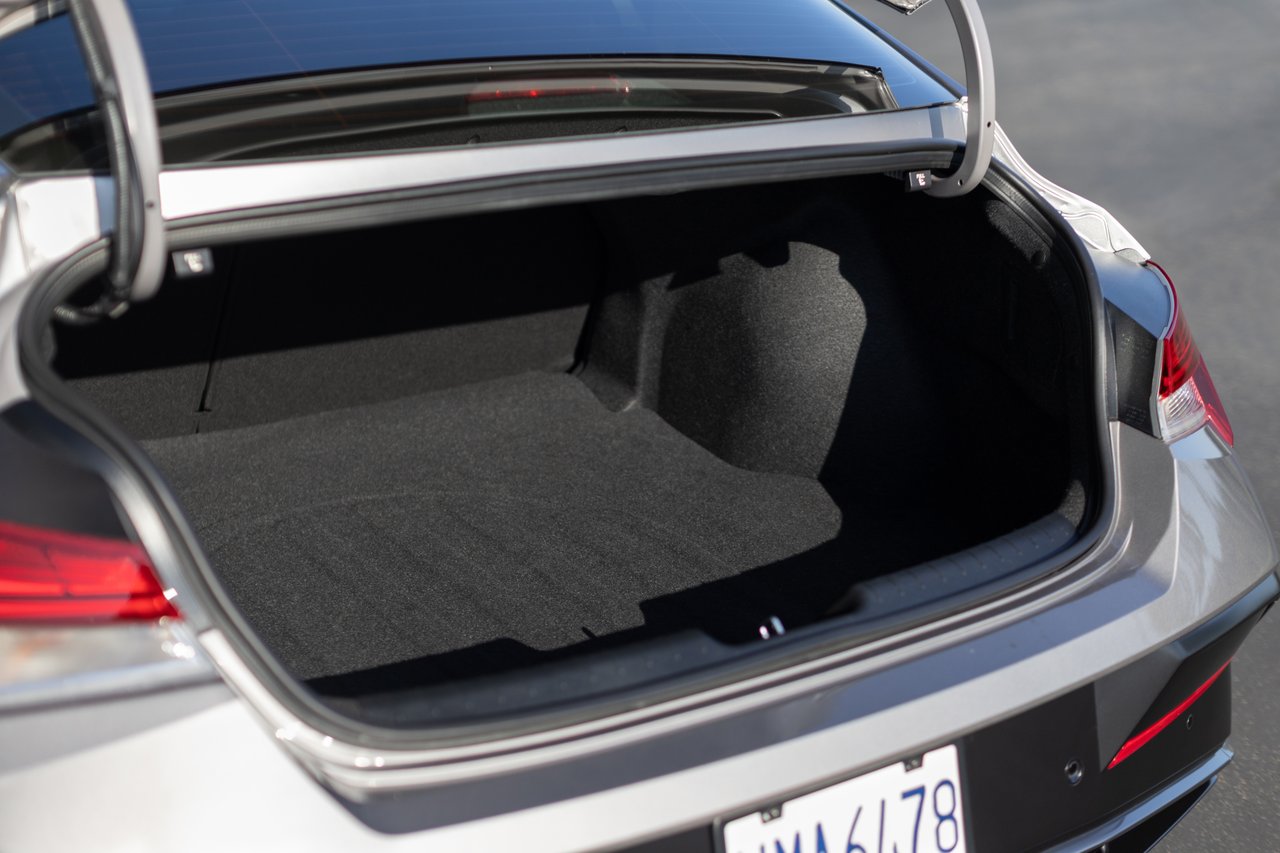 Hyundai Elantra - Miniature 8
