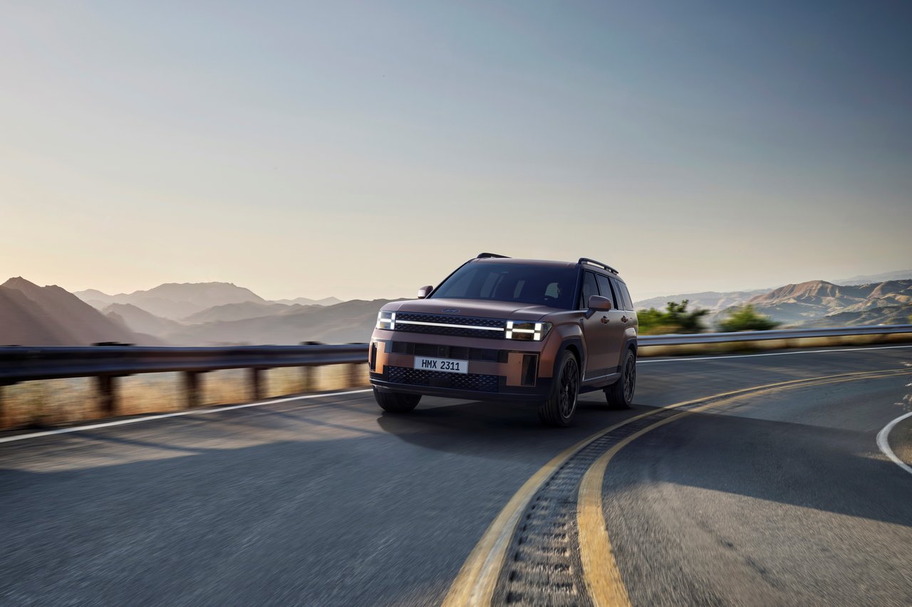 Hyundai Santa Fe HEV - Miniature 8