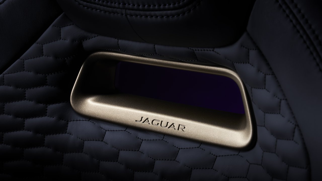 Jaguar F-Pace - Miniature 9